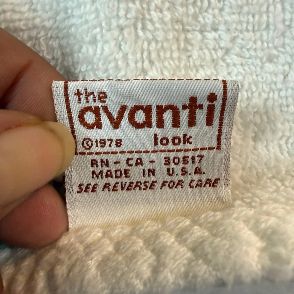 Vintage 1978 Avanti Collection Hand Towel Floral Ruffle Cottage Grandmillennial